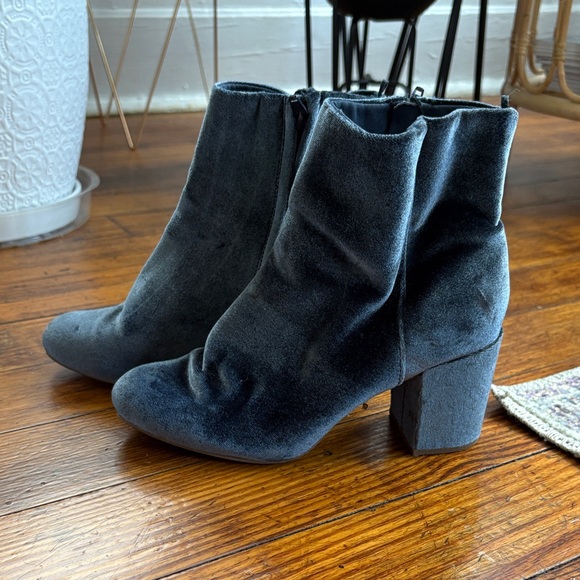 Chic Velvet Ankle Boots - Blue Gray - Picture 1 of 1